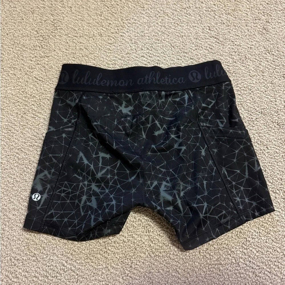Size 6 lululemon tights